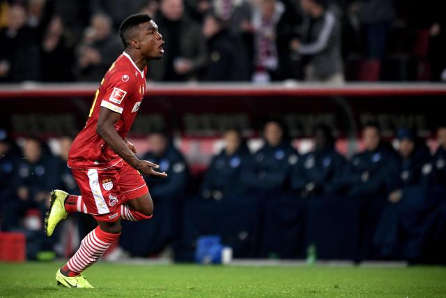 相当炸裂！44岁的小罗就要当爷爷了！